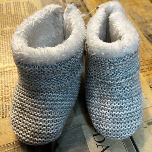 BABY GAP SHERPA LINED BOOTIES LIGHT GRAY MARLED SIZE 6-12 MONTHS NWT - Picture 2 of 5